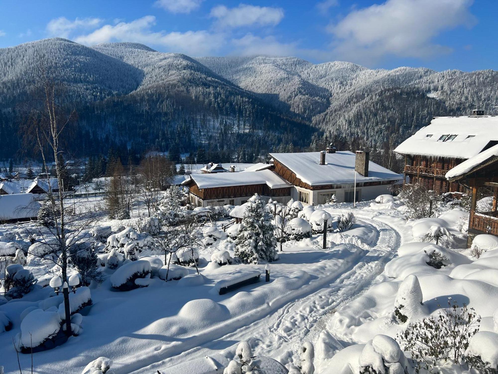 Korunka Hotel Tatariv Buitenkant foto